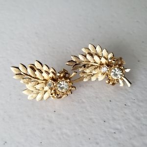 Sarah cov Coventry vintage gold tone earrings